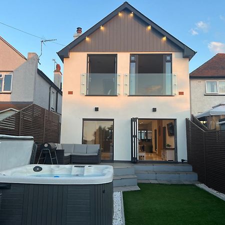 Broadway Beach Home With Hot Tub 헌베이 외부 사진