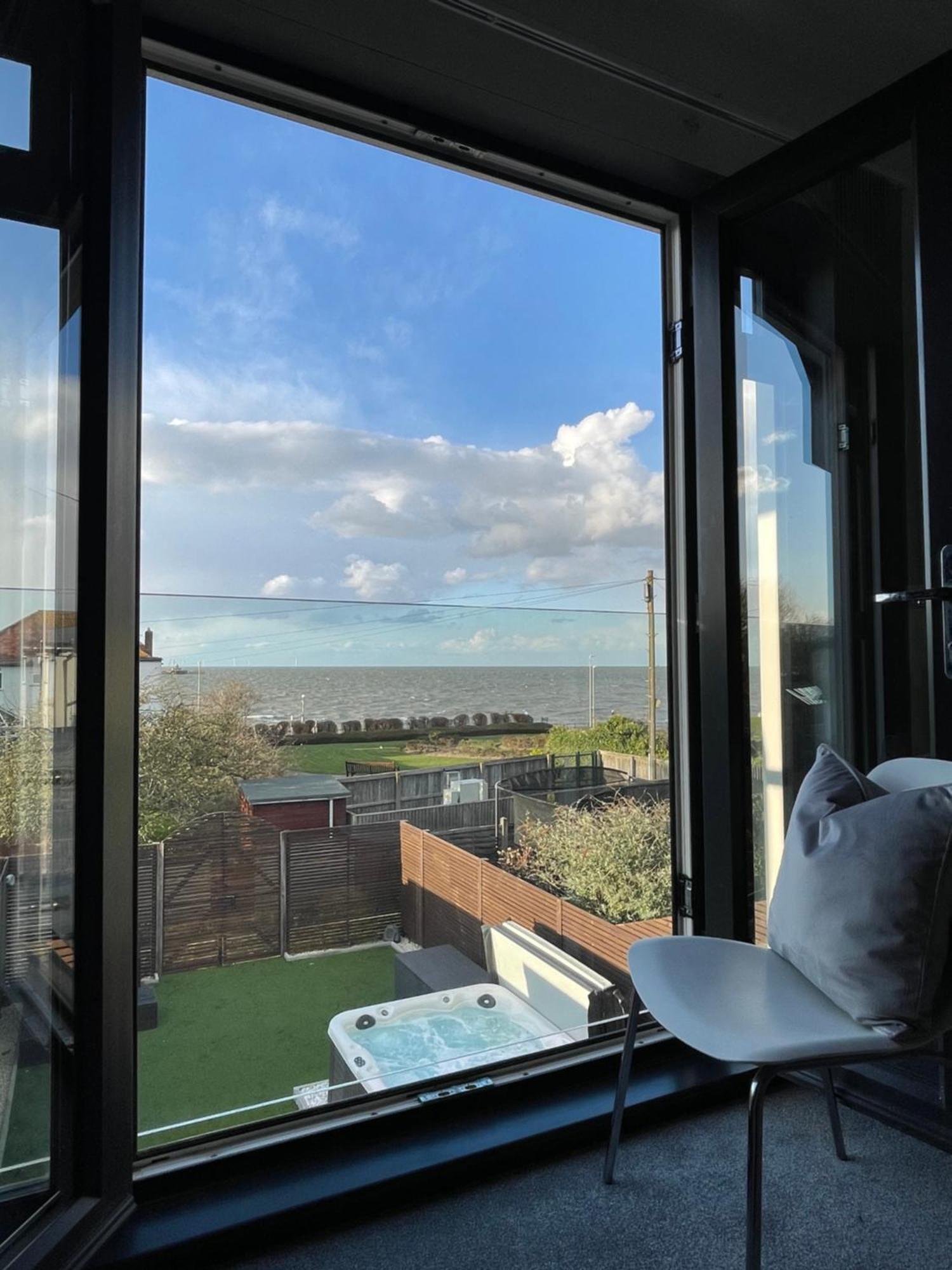 Broadway Beach Home With Hot Tub 헌베이 외부 사진
