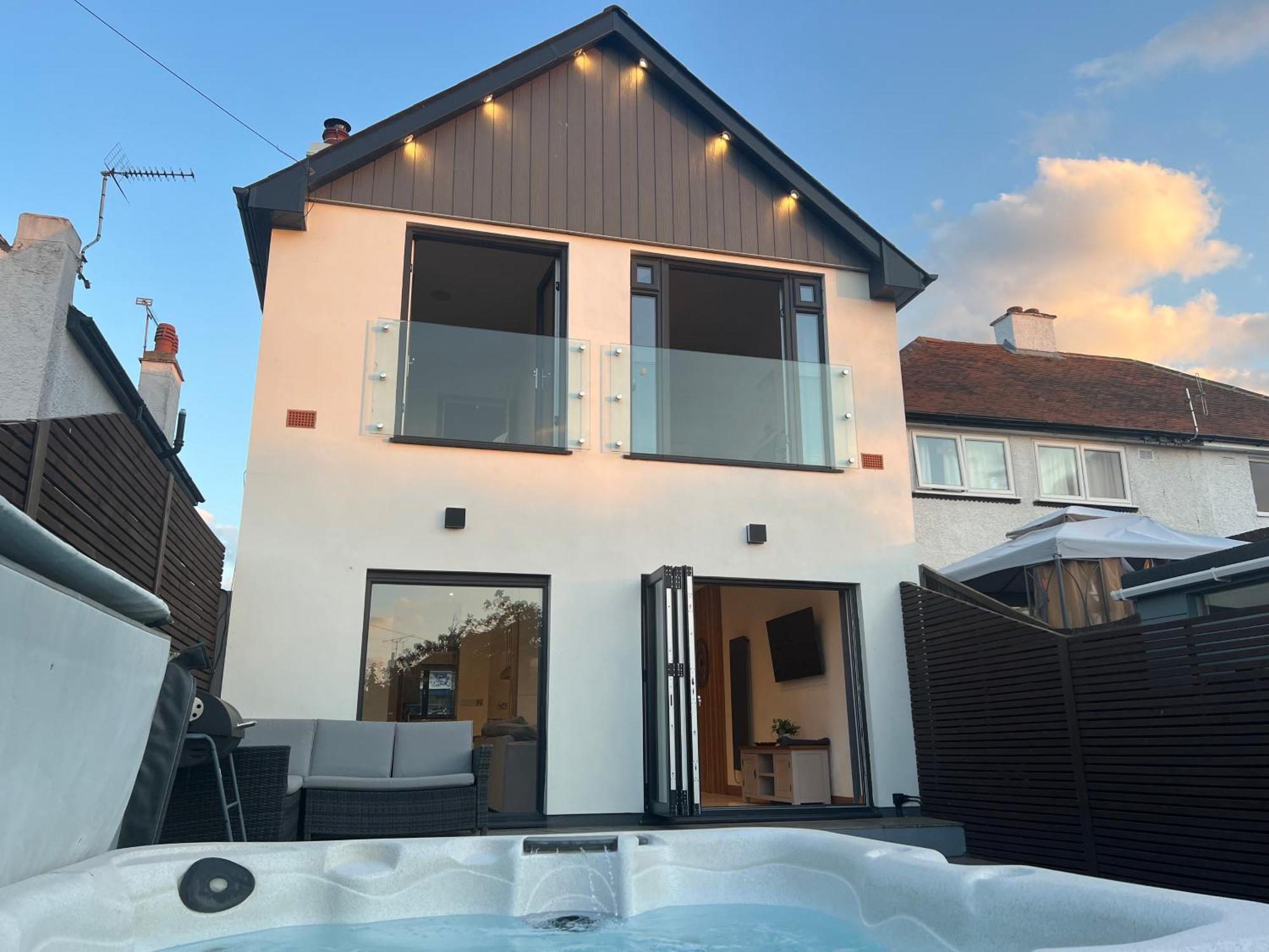 Broadway Beach Home With Hot Tub 헌베이 외부 사진