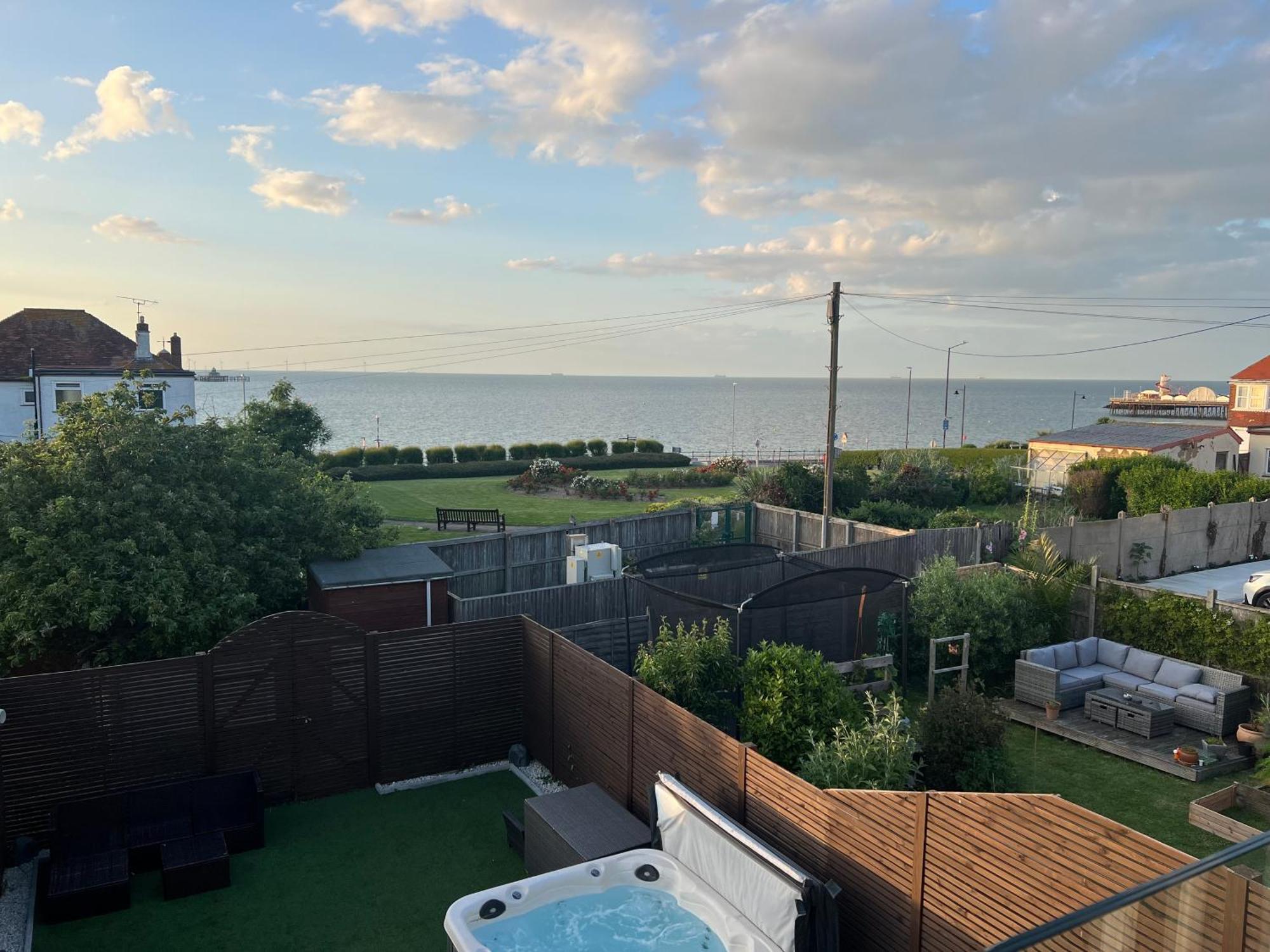 Broadway Beach Home With Hot Tub 헌베이 외부 사진