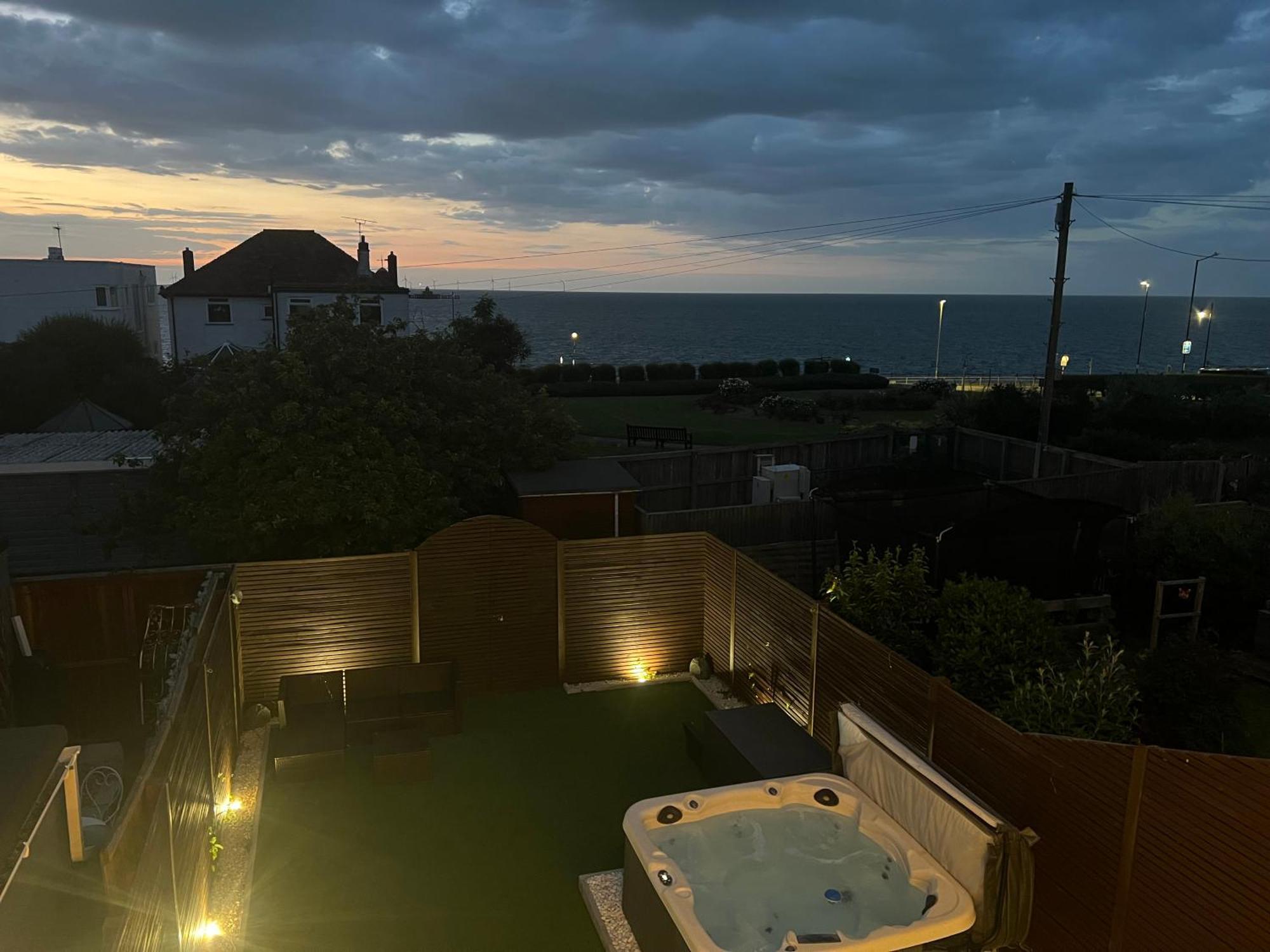 Broadway Beach Home With Hot Tub 헌베이 외부 사진